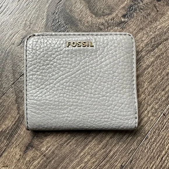MADISON Fossil Leather Bifold Small ID Wallet - Picture 1 of 4